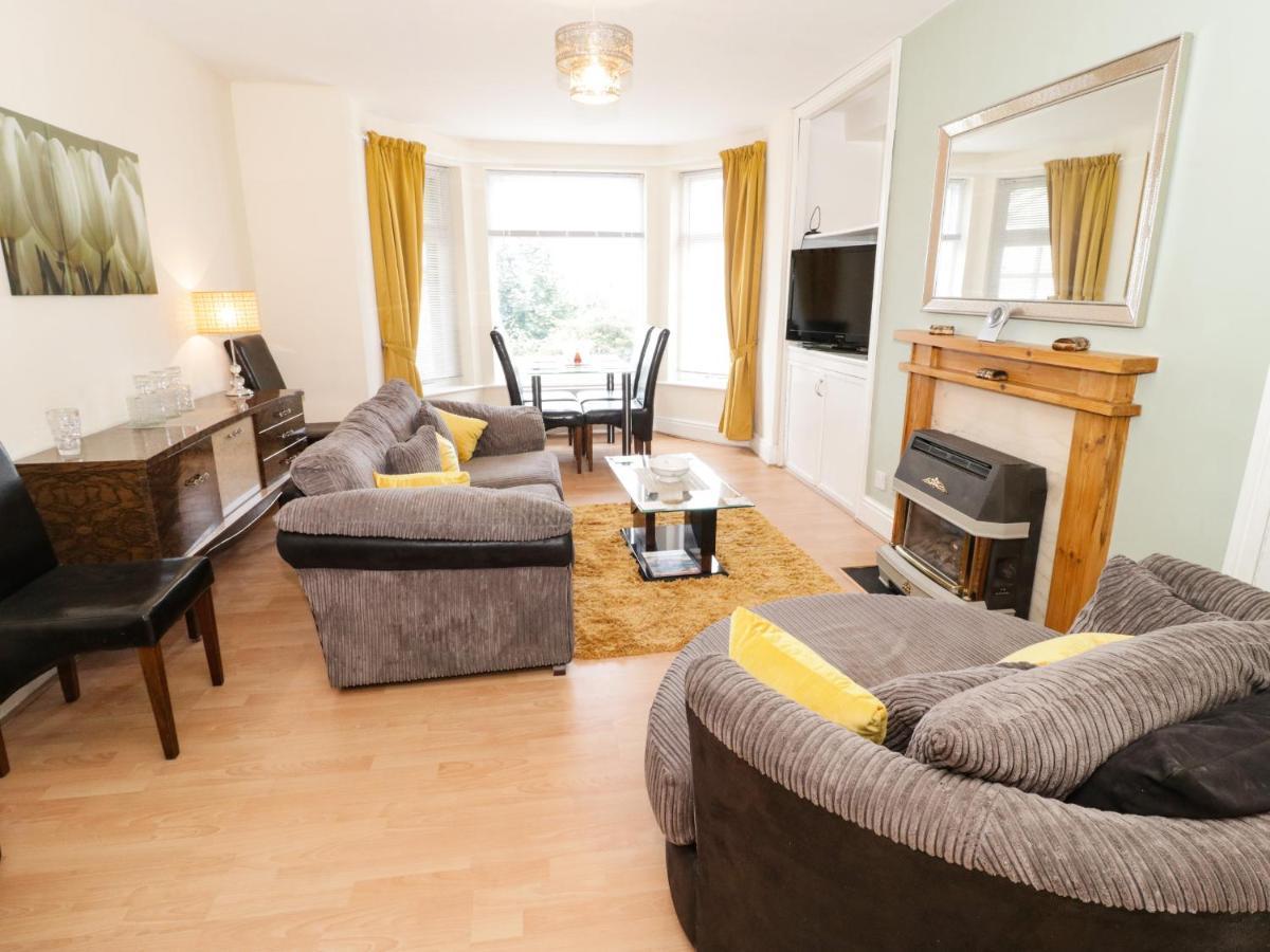 Llys Madoc, Basement Apartment Penmaen-mawr Екстериор снимка