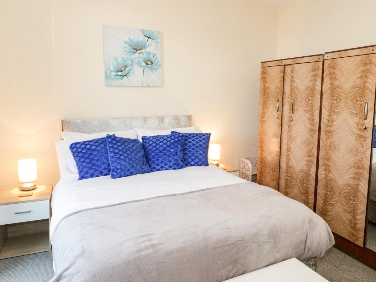 Llys Madoc, Basement Apartment Penmaen-mawr Екстериор снимка